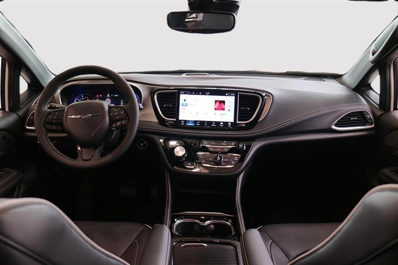 chrysler Pacifica Hybrid 2024 - 14