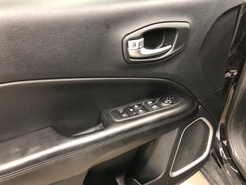 2020 Jeep Compass - Image 13