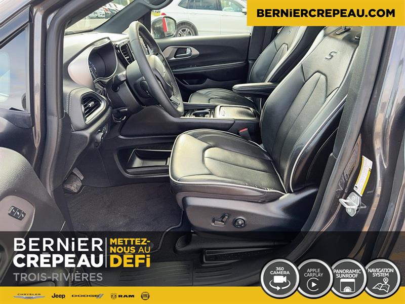 Chrysler Pacifica 11