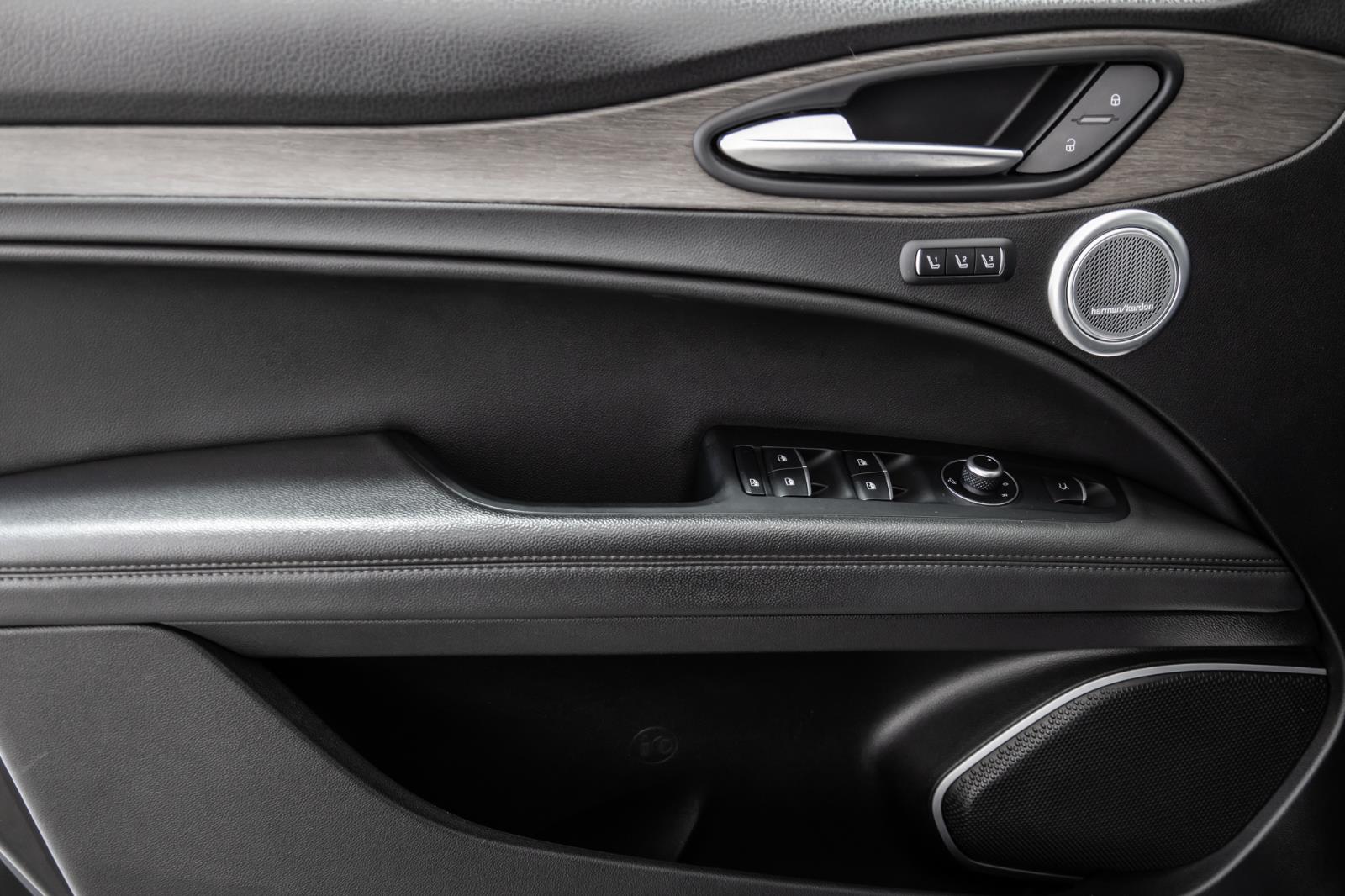 alfa romeo Stelvio 2018 - 22