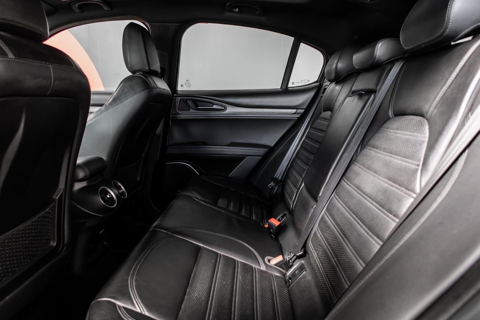 alfa romeo Stelvio 2018 - 40