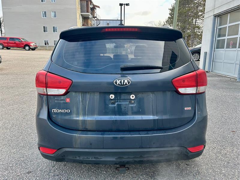Kia Rondo 6
