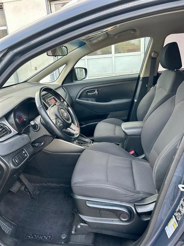Kia Rondo 10