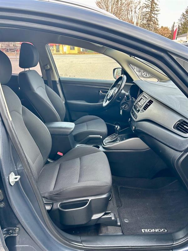 Kia Rondo 13