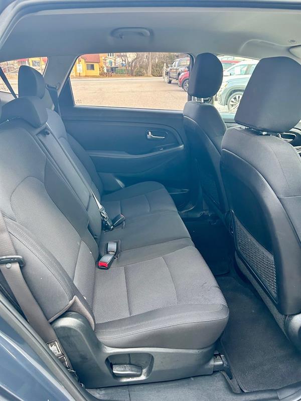 Kia Rondo 14