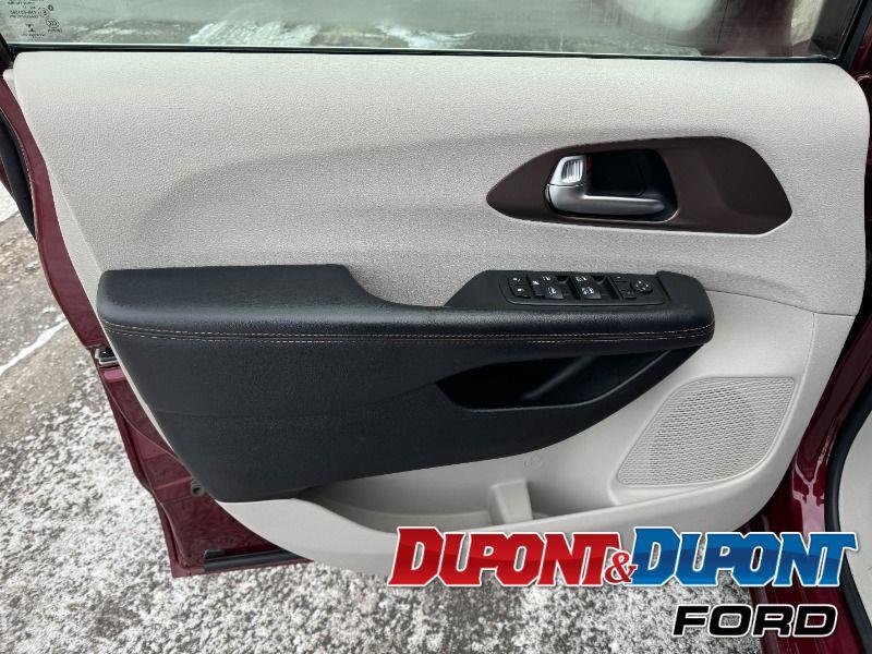 Chrysler Pacifica 19