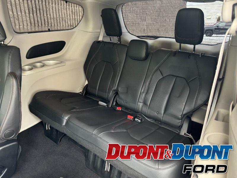 Chrysler Pacifica 22