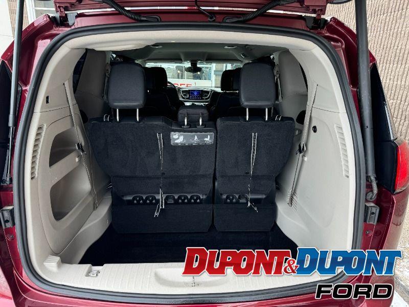 Chrysler Pacifica 23