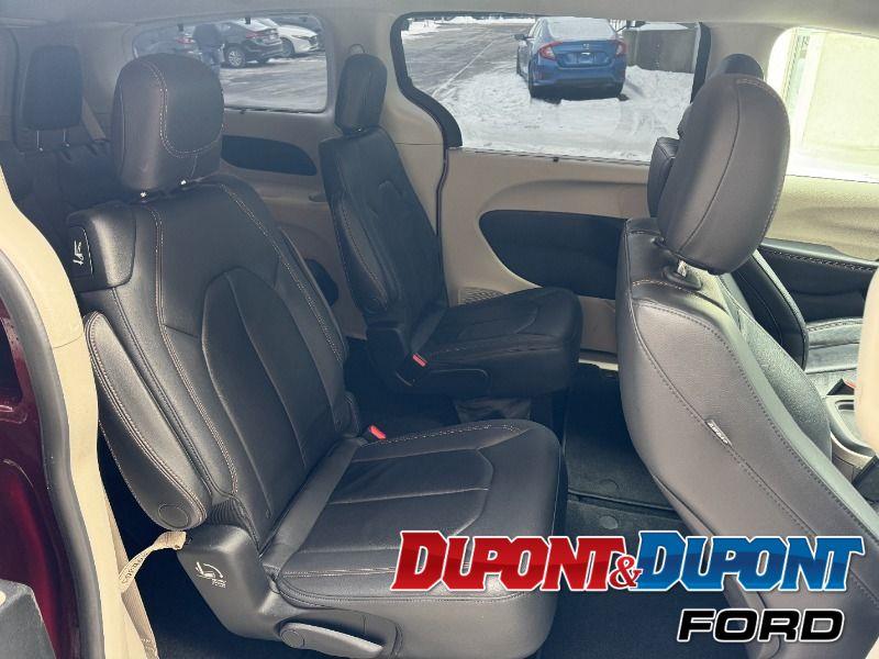 Chrysler Pacifica 24