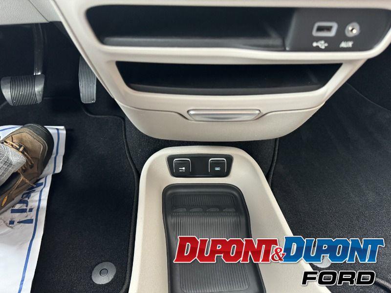 Chrysler Pacifica 31