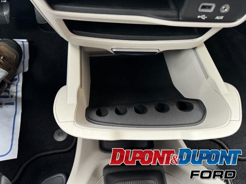 Chrysler Pacifica 32