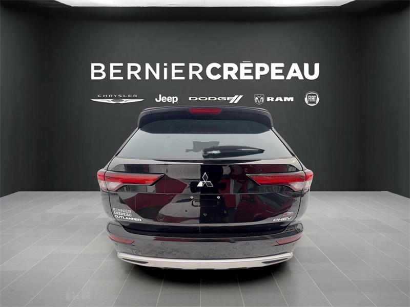 Mitsubishi Outlander 4