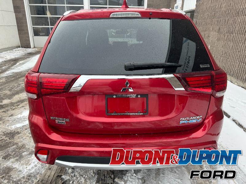 Mitsubishi Outlander 4