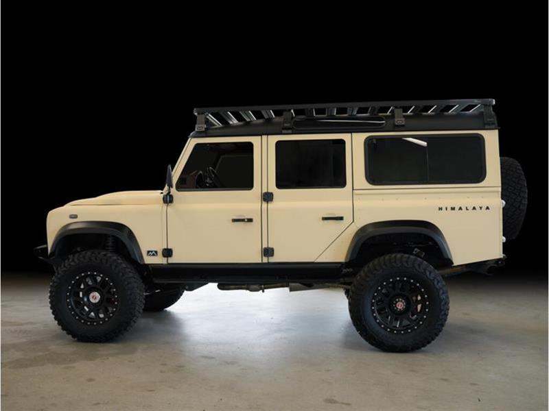 Land Rover Defender 3