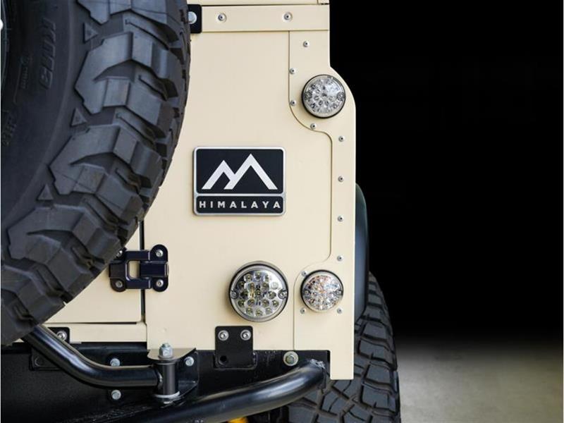 Land Rover Defender 7