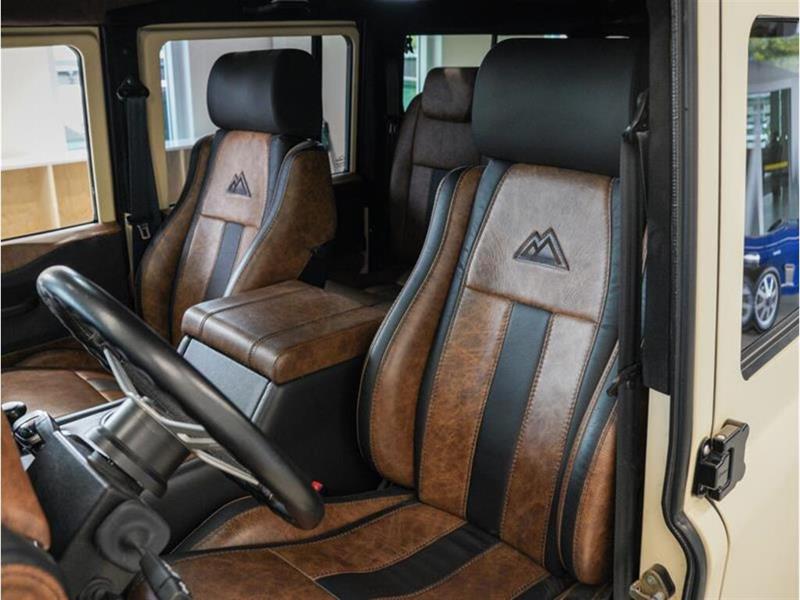 Land Rover Defender 8