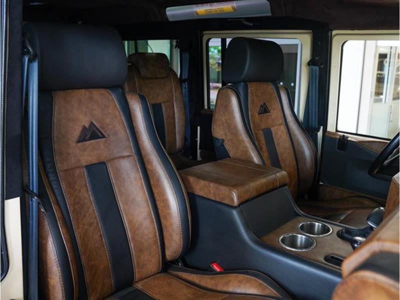 Land Rover Defender 9