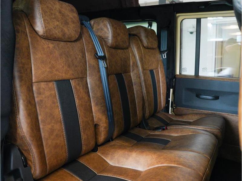 Land Rover Defender 12