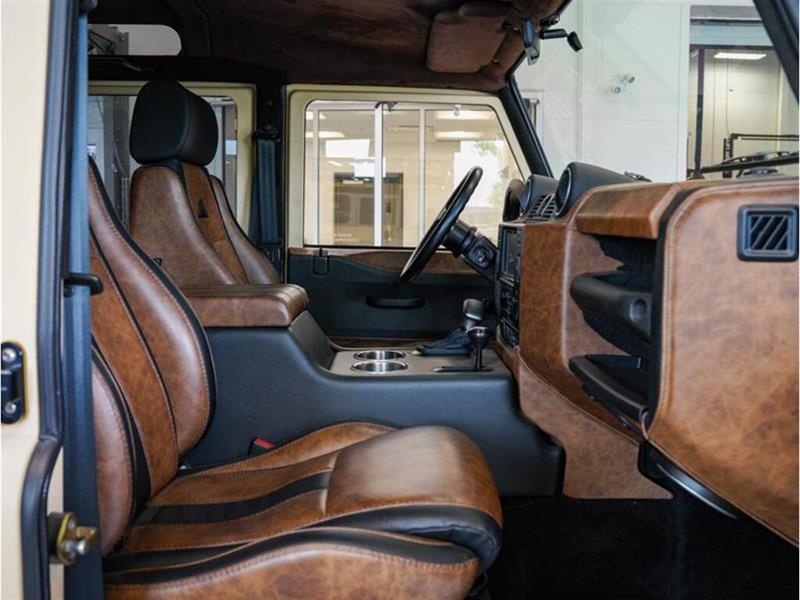 Land Rover Defender 13