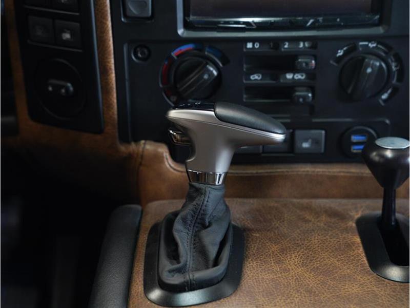 Land Rover Defender 18