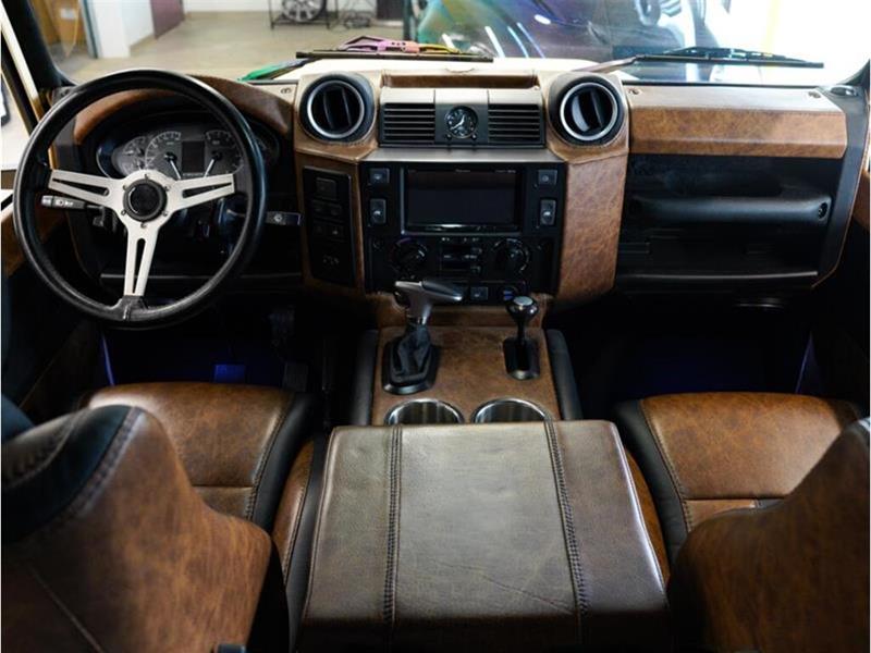 Land Rover Defender 21