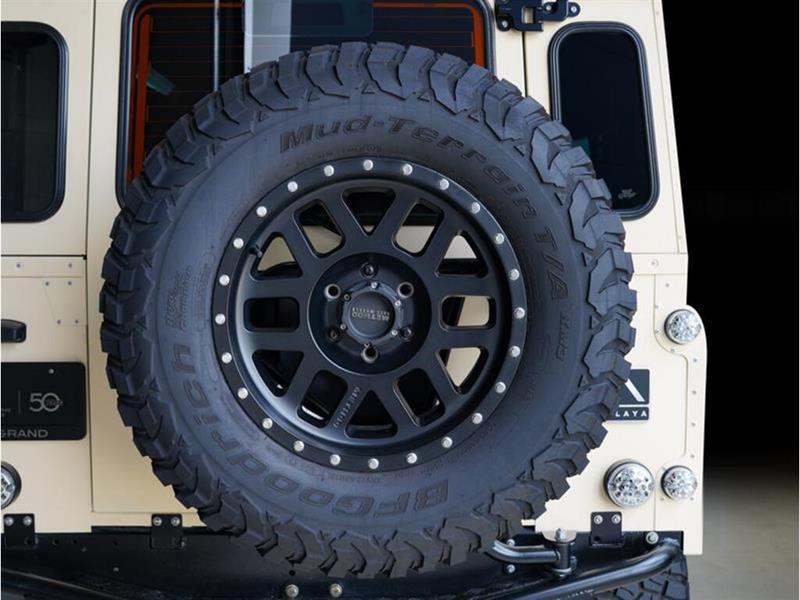 Land Rover Defender 32