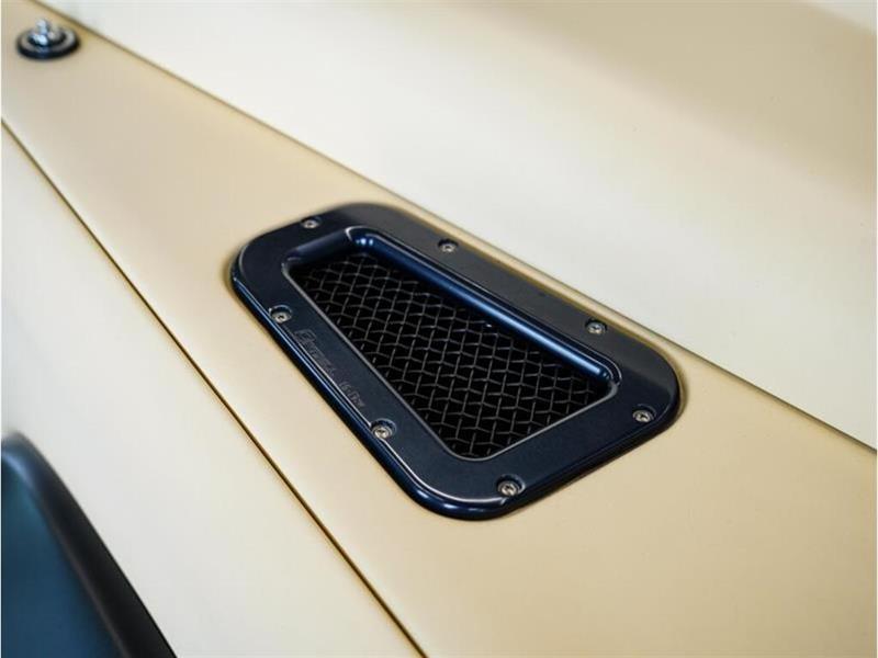 Land Rover Defender 38