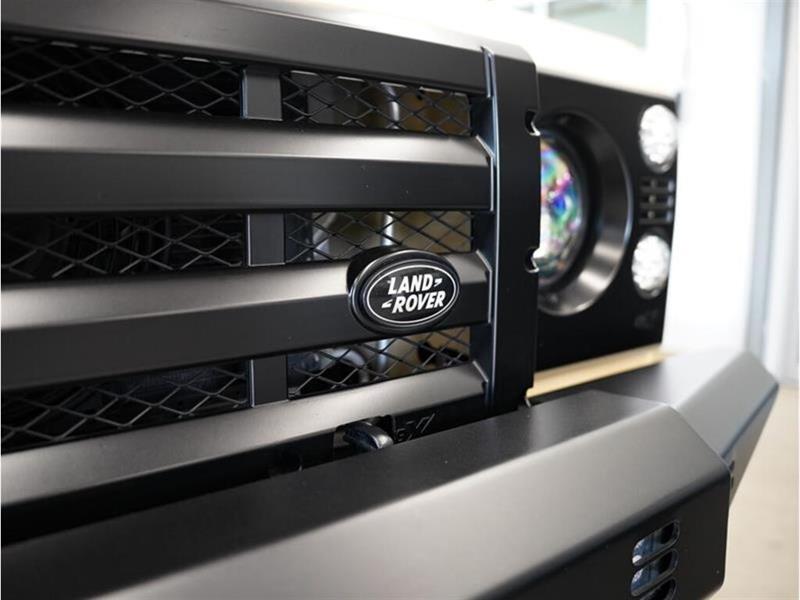 Land Rover Defender 41