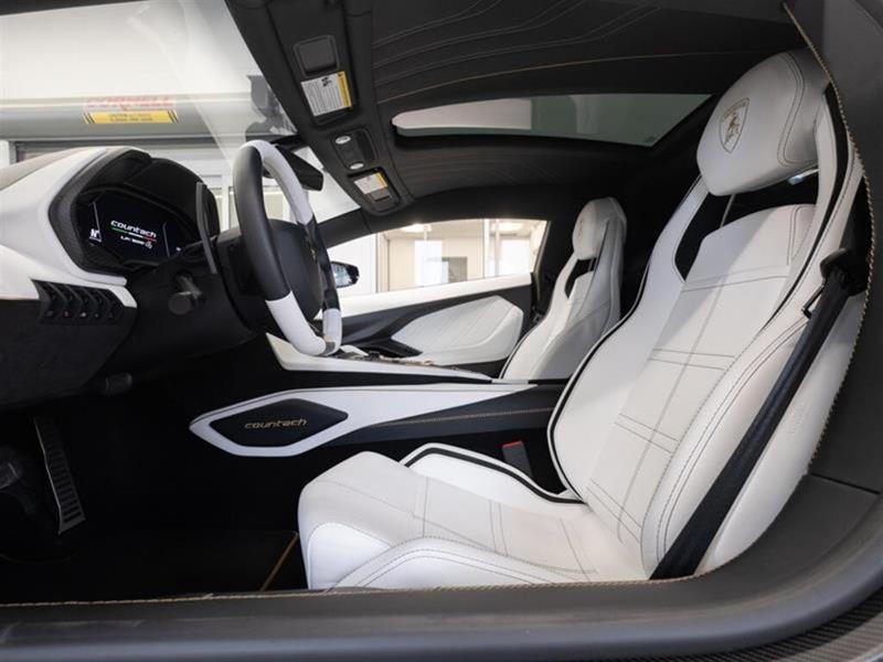 Lamborghini Countach 11