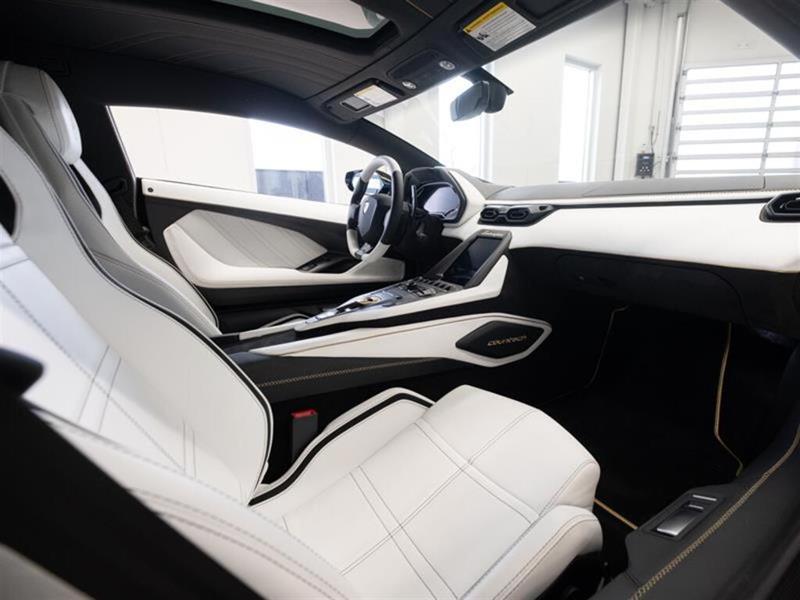 Lamborghini Countach 13