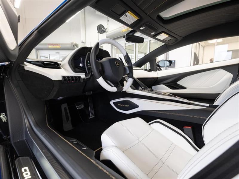 Lamborghini Countach 14