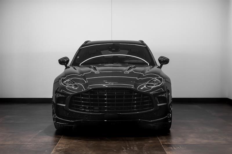 Aston Martin DBX 2