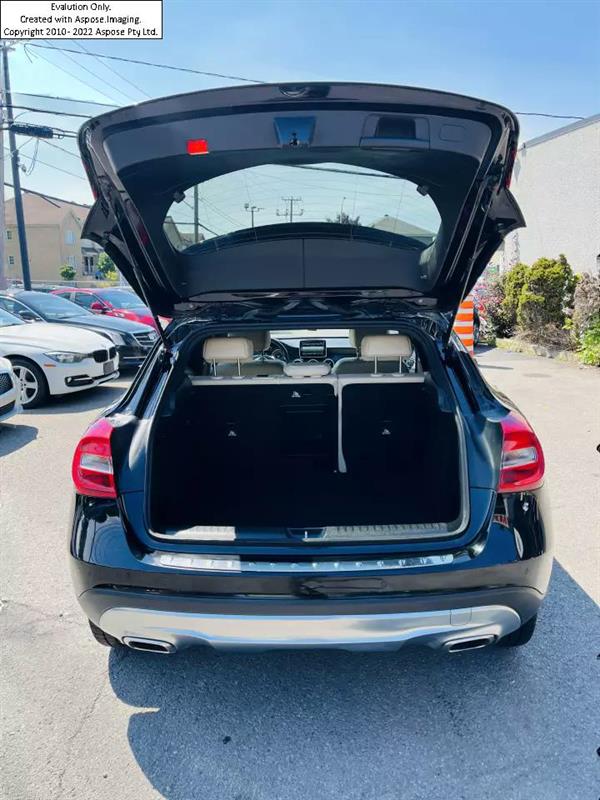 Mercedes-Benz GLA-Class 18