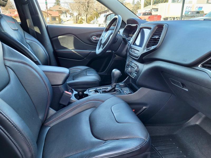 Jeep Cherokee 12