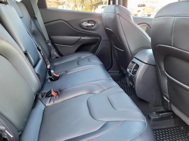 Jeep Cherokee 14
