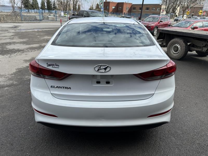Hyundai Elantra 5