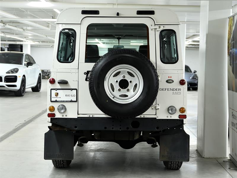 Land Rover Defender 8