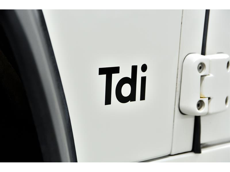 Land Rover Defender 9