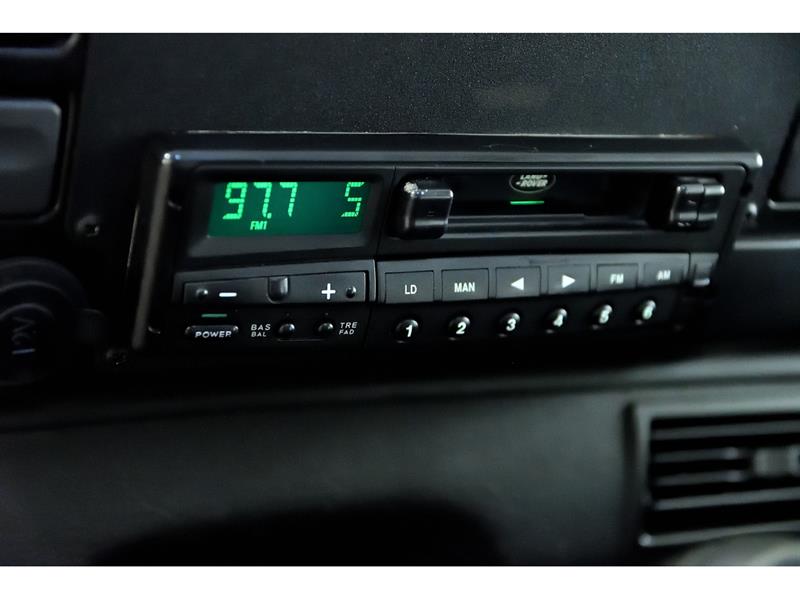 Land Rover Defender 27