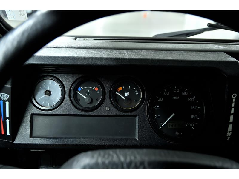 Land Rover Defender 29