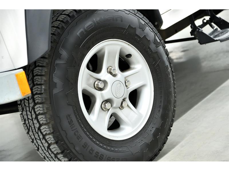 Land Rover Defender 41