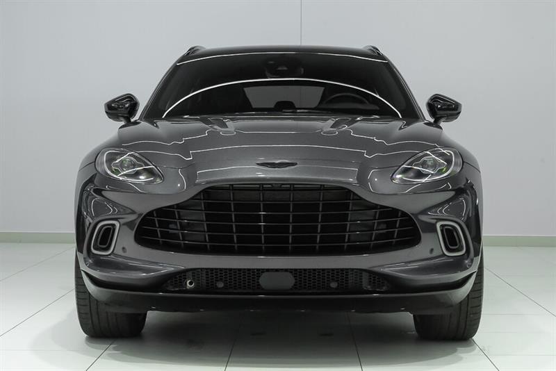 Aston Martin DBX 3