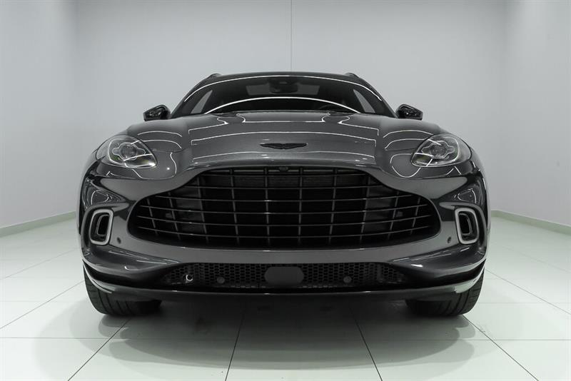 Aston Martin DBX 4