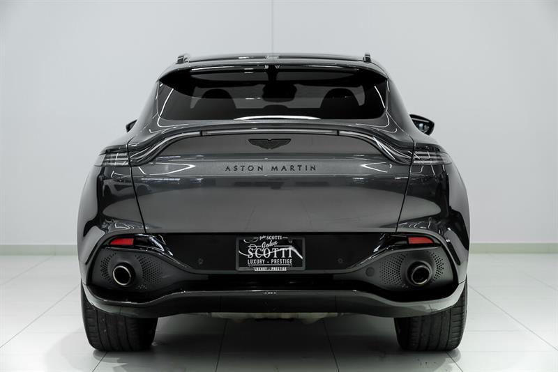 Aston Martin DBX 7