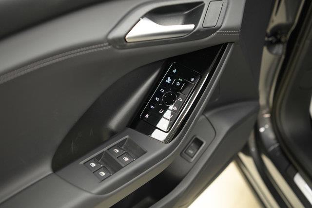 audi Q6 e-tron 2025 - 12