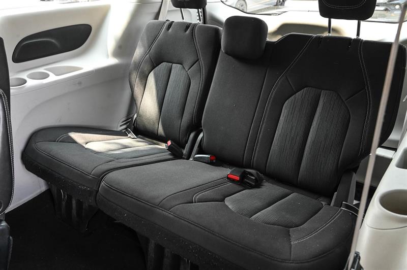 2023 Chrysler Grand Caravan - Image 12