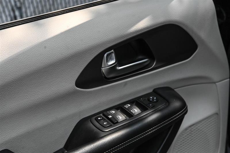 2023 Chrysler Grand Caravan - Image 15