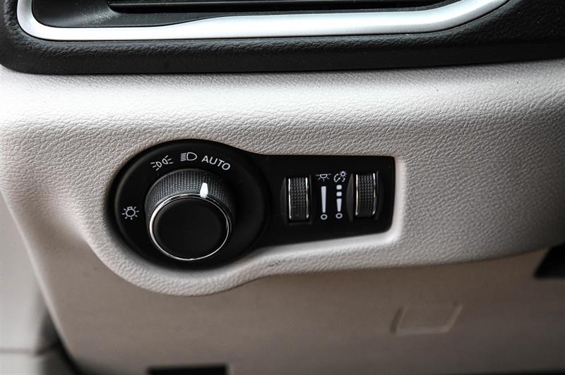 2023 Chrysler Grand Caravan - Image 16