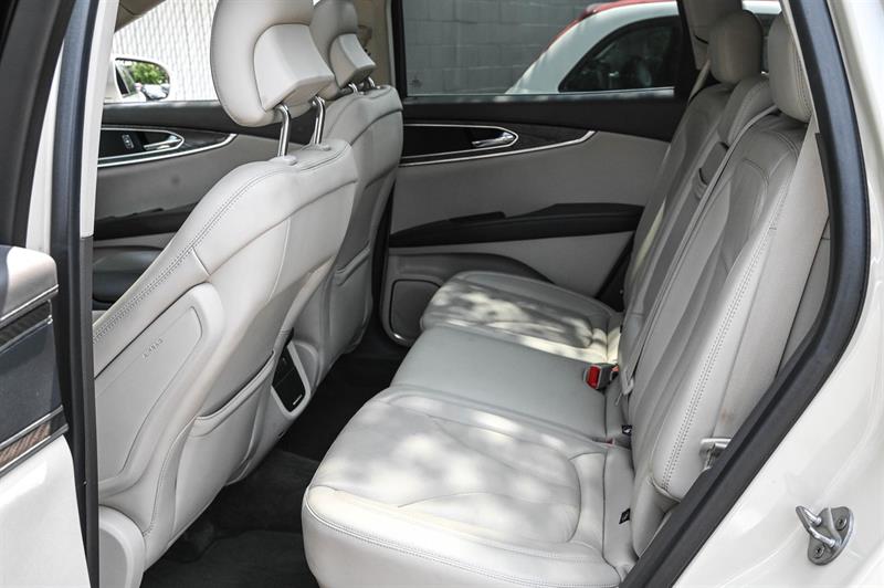 2018 Lincoln MKX - Image 12