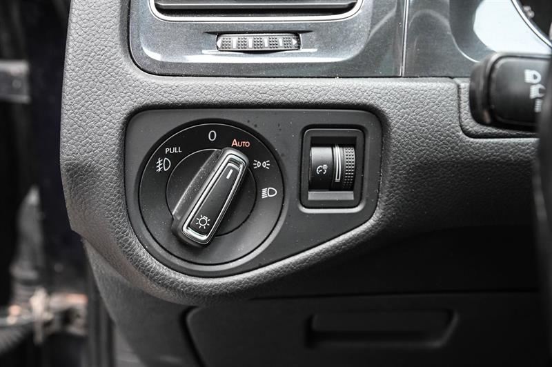 2018 Volkswagen Golf - Image 15